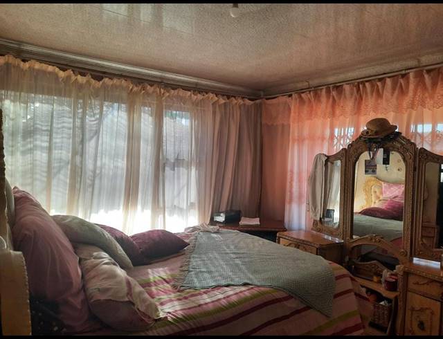 2 BEDROOM HOUSE FOR SALE IN SEBOKENG UNIT 16